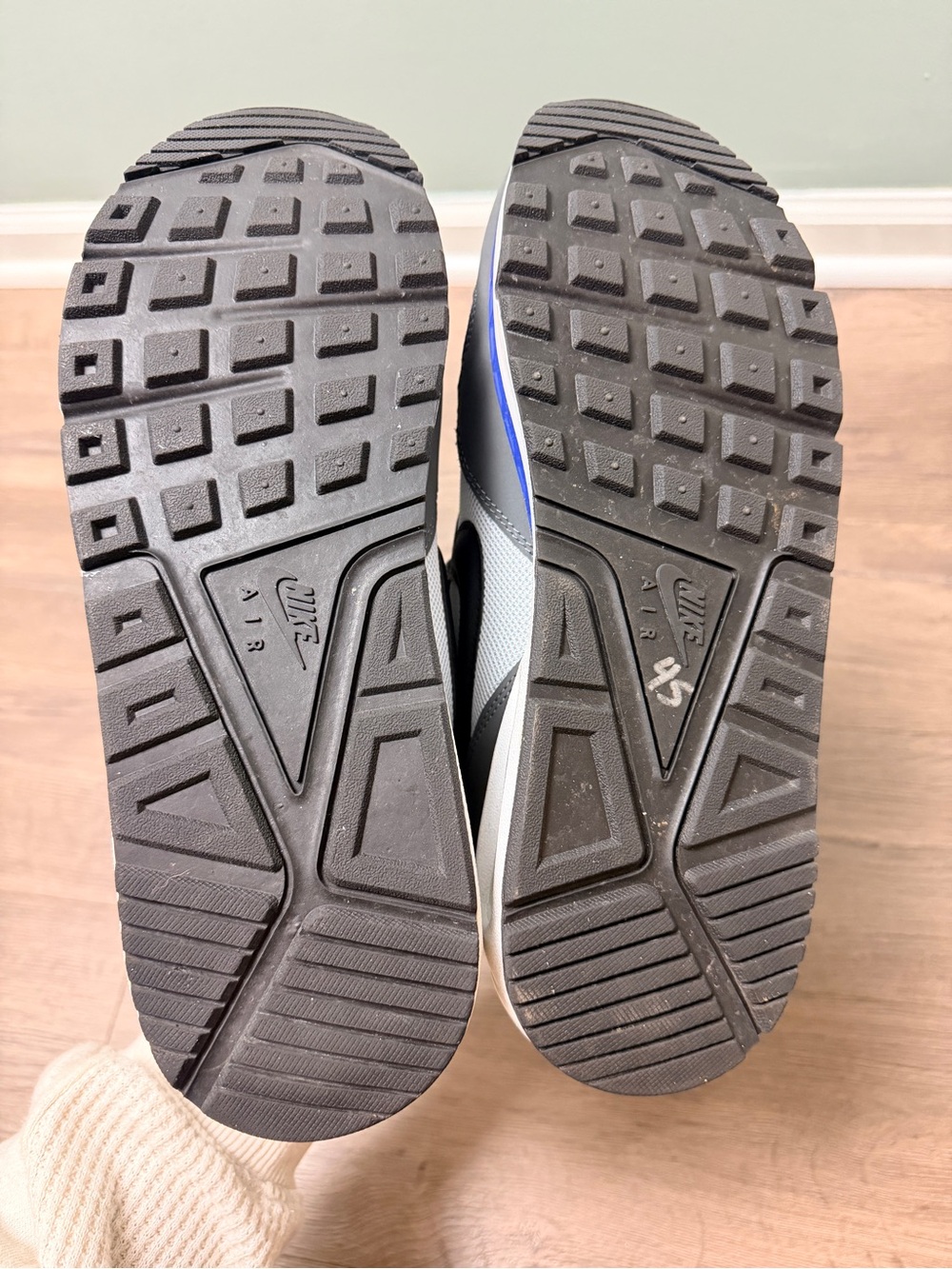 Men’s Nike Air Max Correlate Sneakers Grey Black Royal Blue - Size 11 - Like NEW - Picture 5 of 8